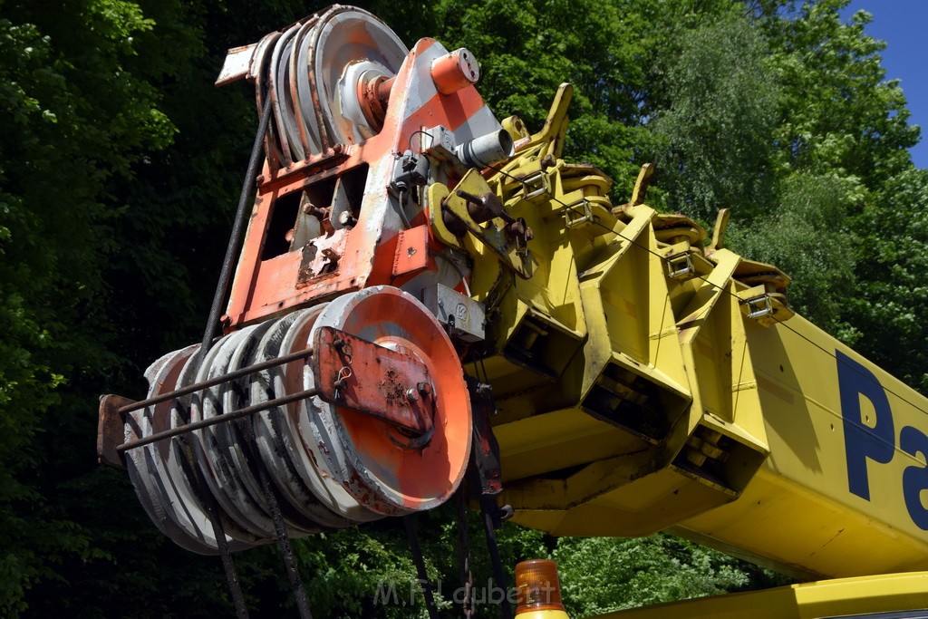 LKW in Boeschung A 3 Rich Frankfurt Hoehe Roesrath Lohmar P255.JPG - Miklos Laubert